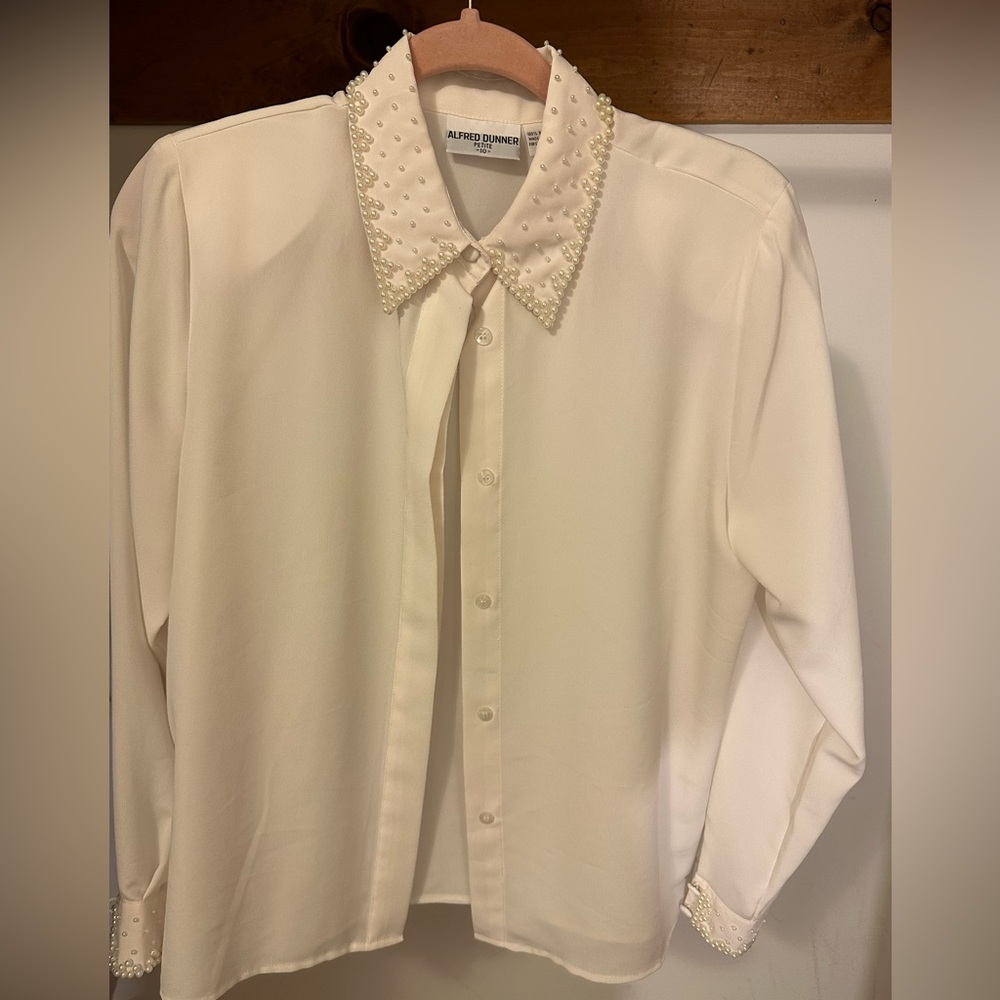 White blouse with purls on the color and wrist by Alfred Dunner